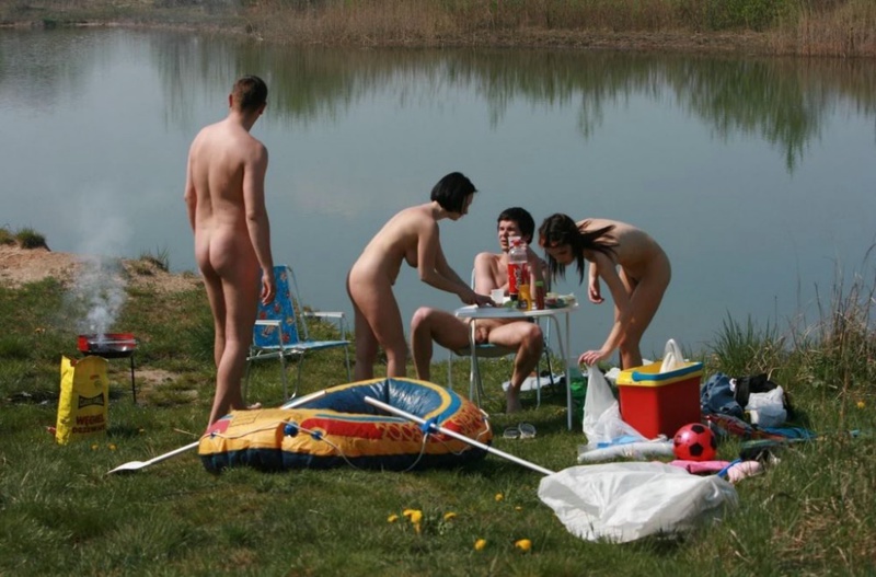 Секс пикник на берегу реки порно фото бесплатно